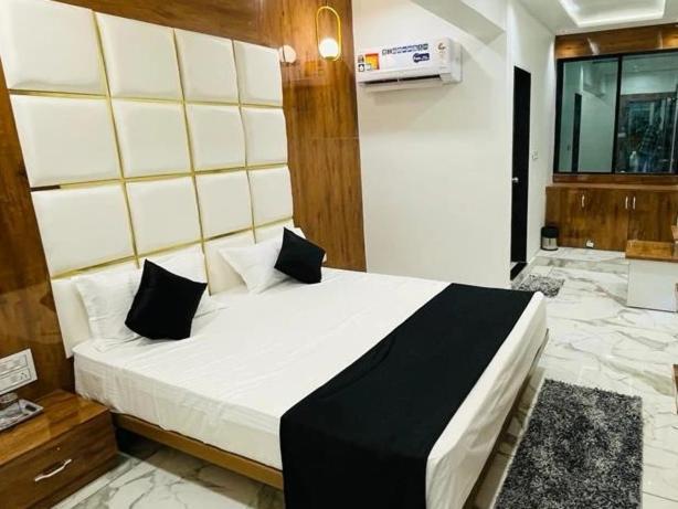 Hotel New German Ahmedabad Room photo