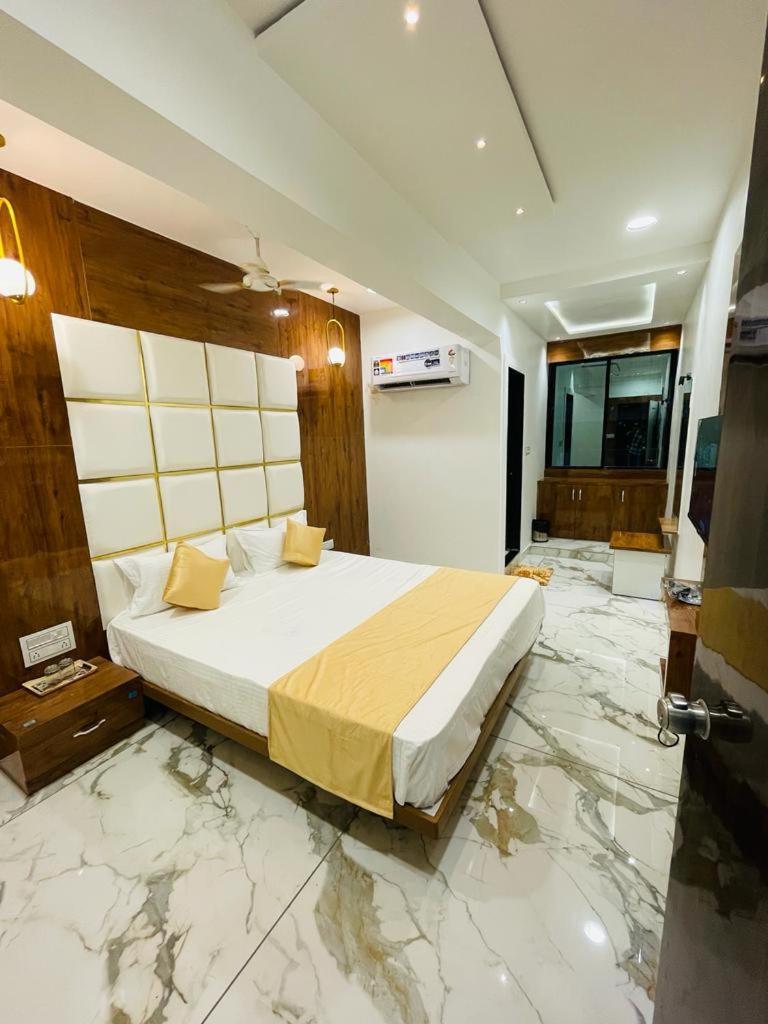 Hotel New German Ahmedabad Exterior photo